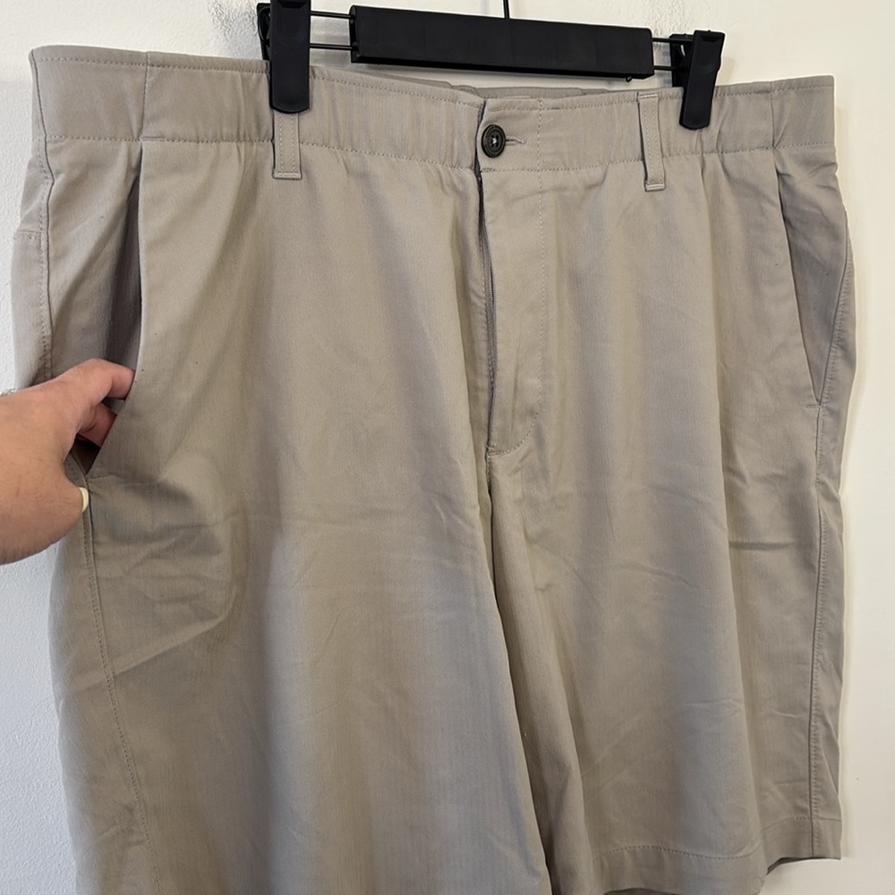 Under Armour Men’s Tech Golf Shorts 9.5” Khaki Size 40 - Picture 2 of 8